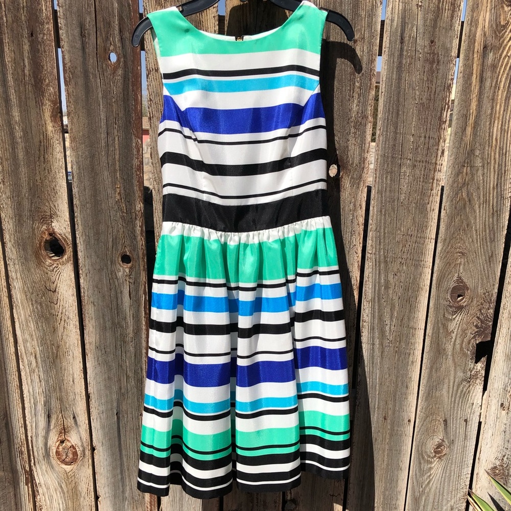Very elegant dress!!